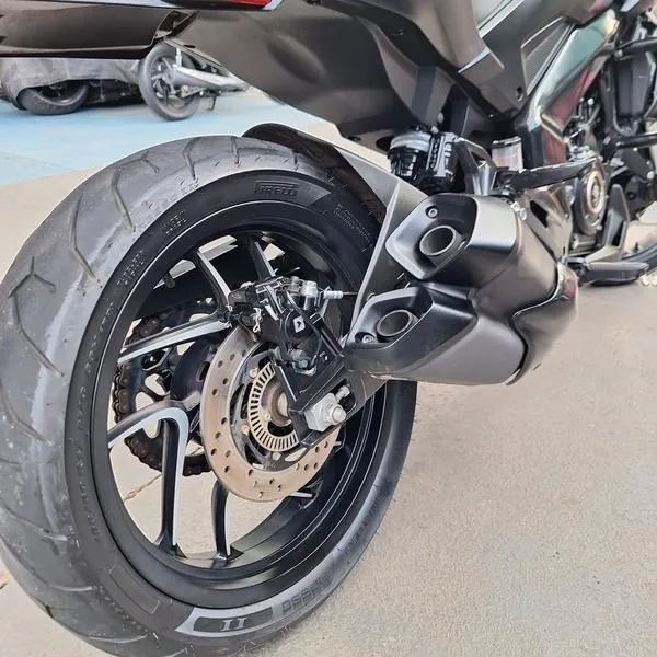 BAJAJ DOMINAR D400 2025 - Foto 14