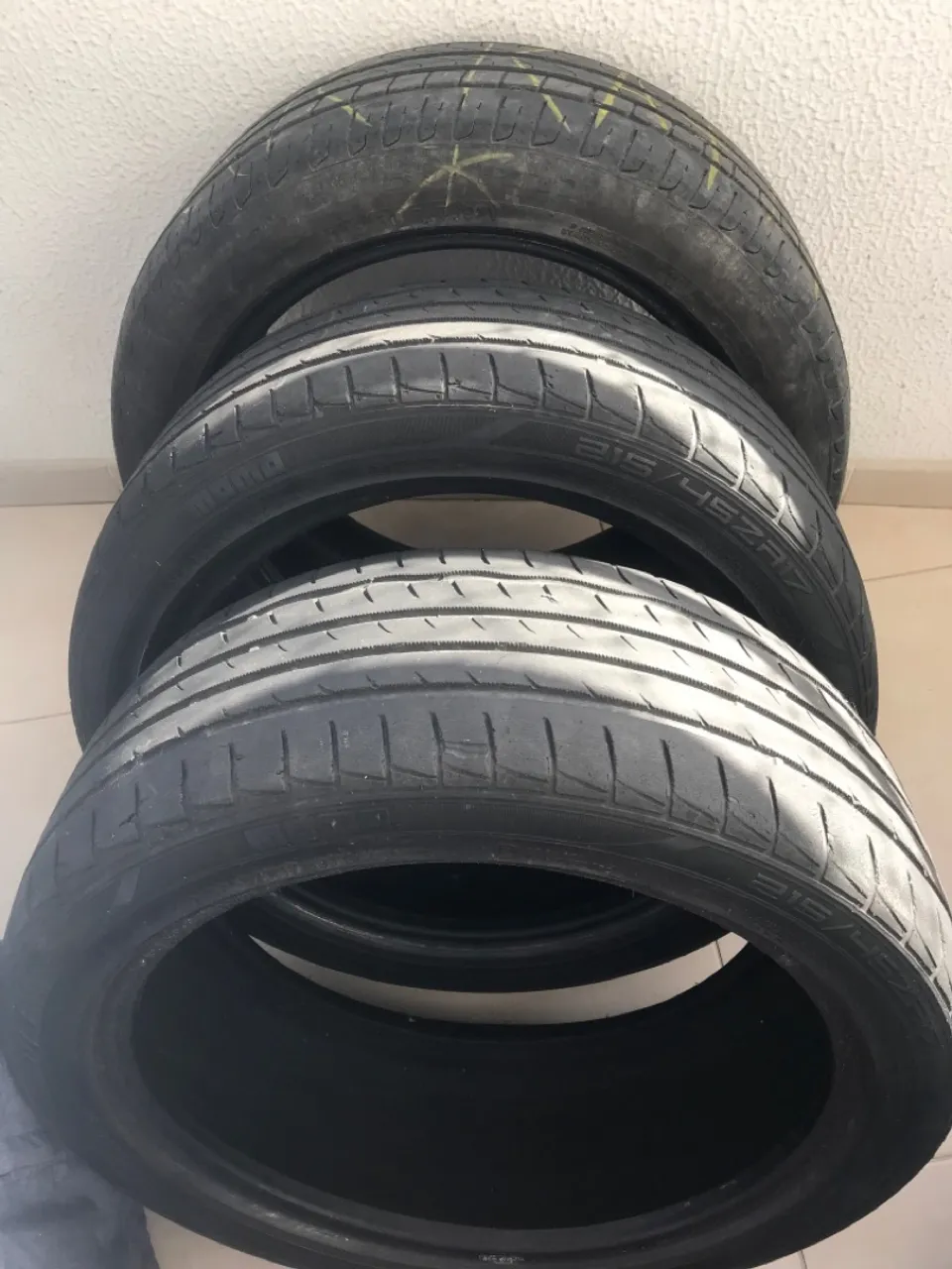 3 Pneus 215/45 R17 e 215/50 R17