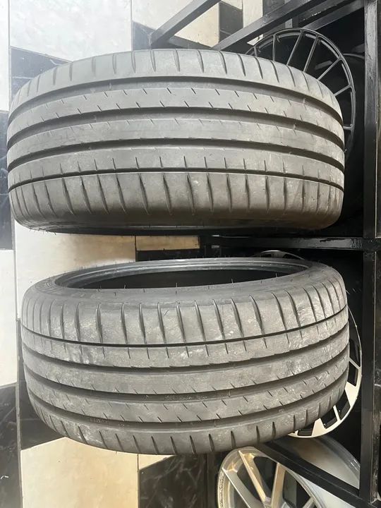 Pneu Michelin Pilot Sport 4 S 245/40 ZR20 - Peças para carros