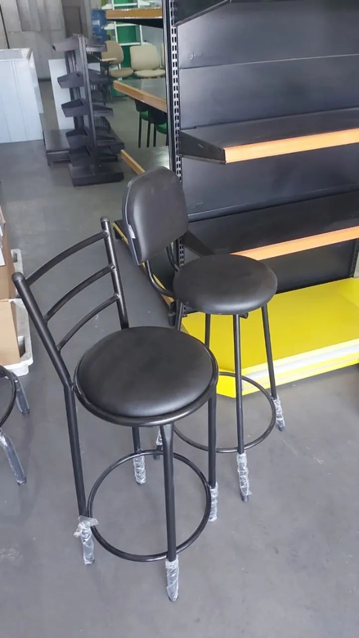 CADEIRA CAIXA E BANQUETAS E NA LOJA CENTERACO ITAPUA * - Foto 5