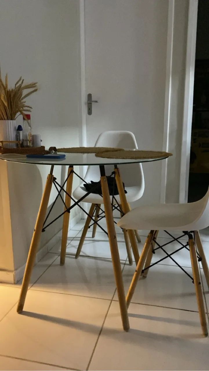 Mesa de Jantar Eames com 4 Cadeiras