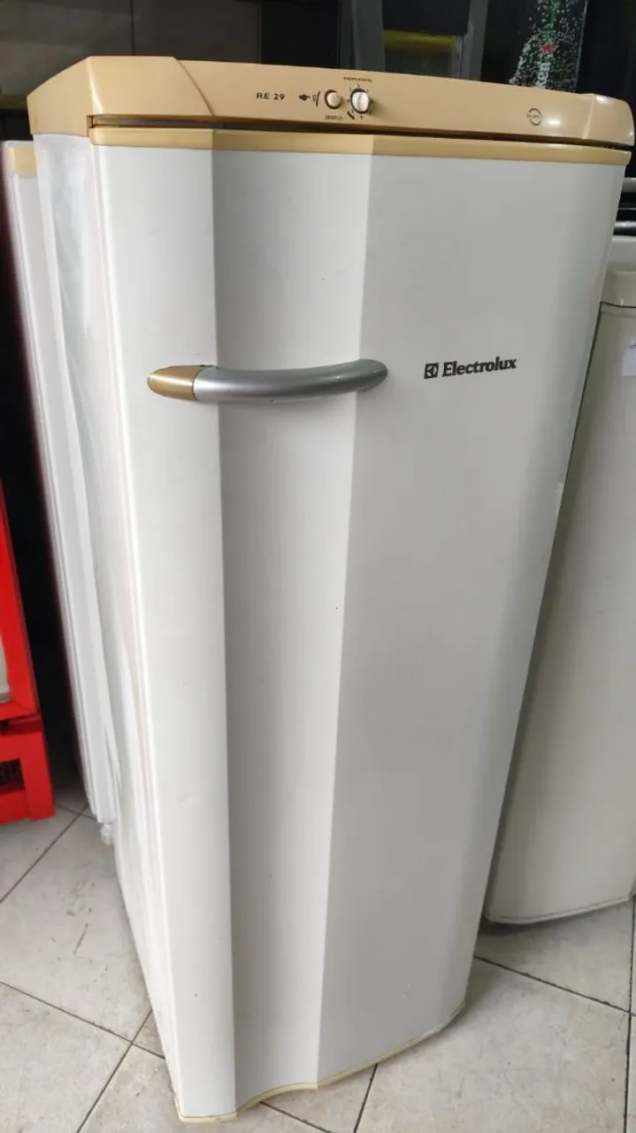 Geladeira Electrolux RE 29 - Conservada