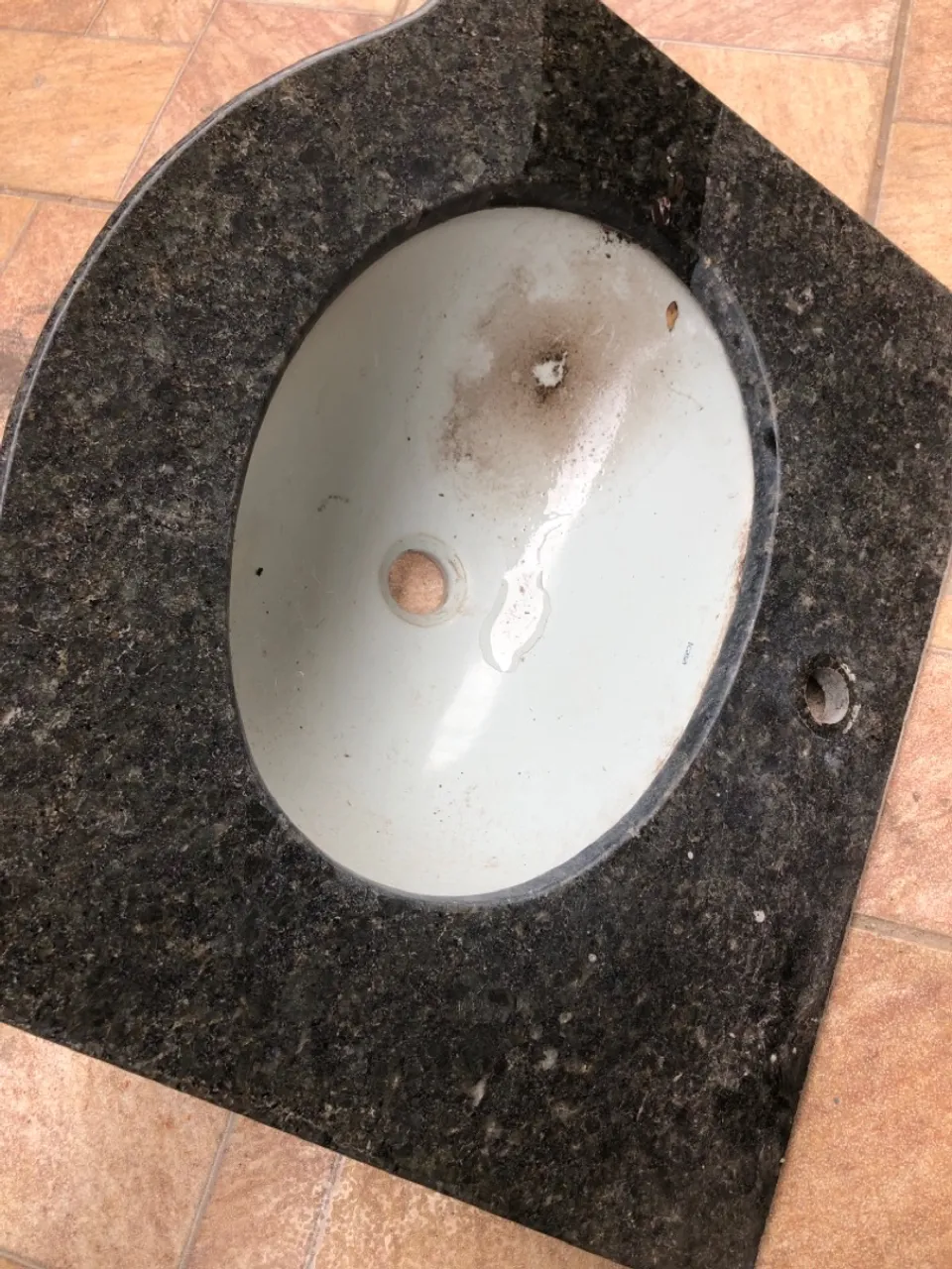 Vendo pia de banheiro seme nova valor 200