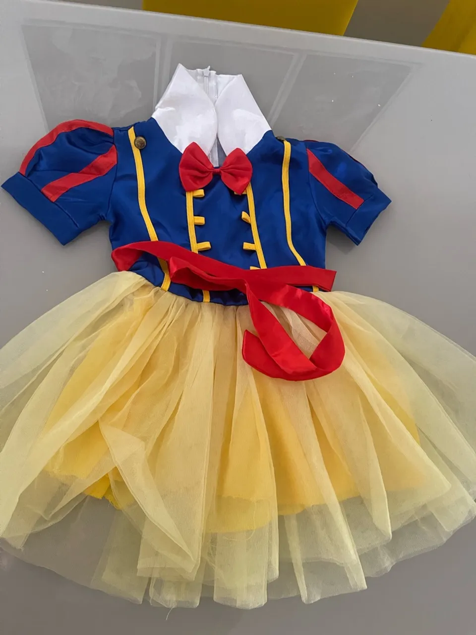 Vestido temático branca de neve para crianças de 1 ou 2 anos.
