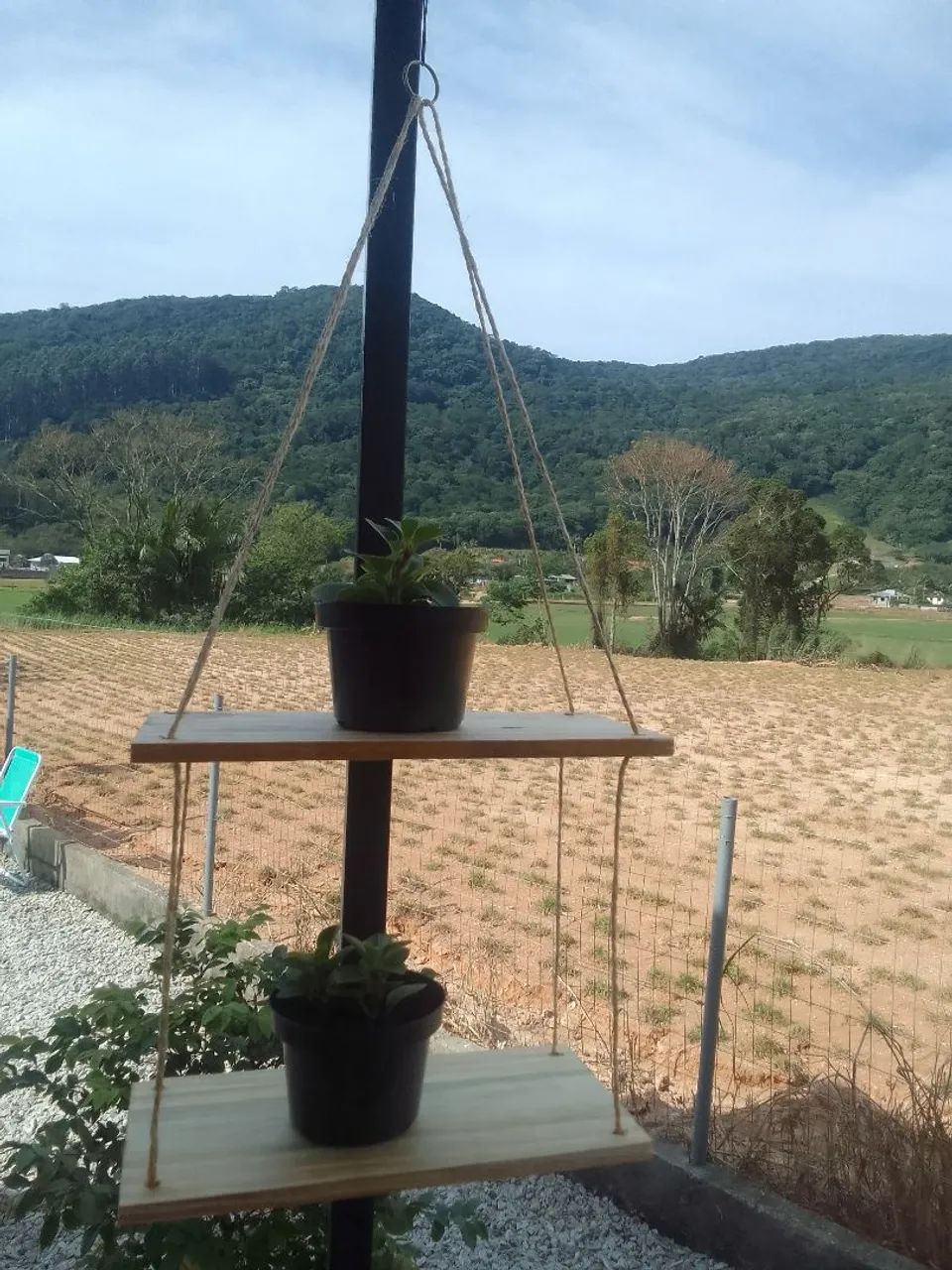 Suporte suspenso duplo para vasos acompanha dois vasinhos de suculentas - Foto 3