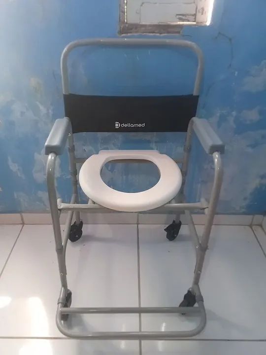 Cadeira de Banho com Rodas Dellamed