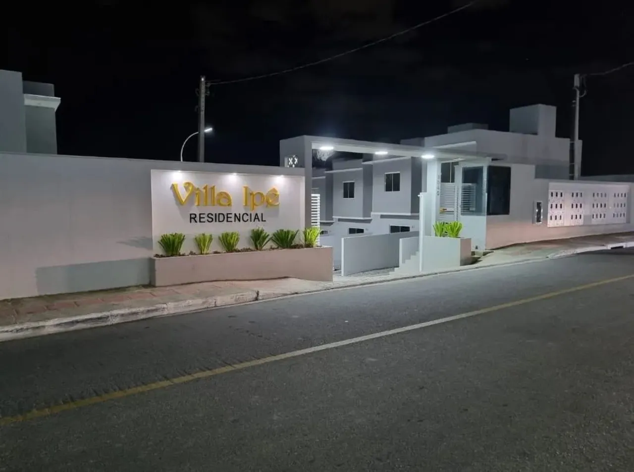 Sobrado para venda tem 72 metros quadrados com 2 quartos em Espinheiros - Itajaí - SC