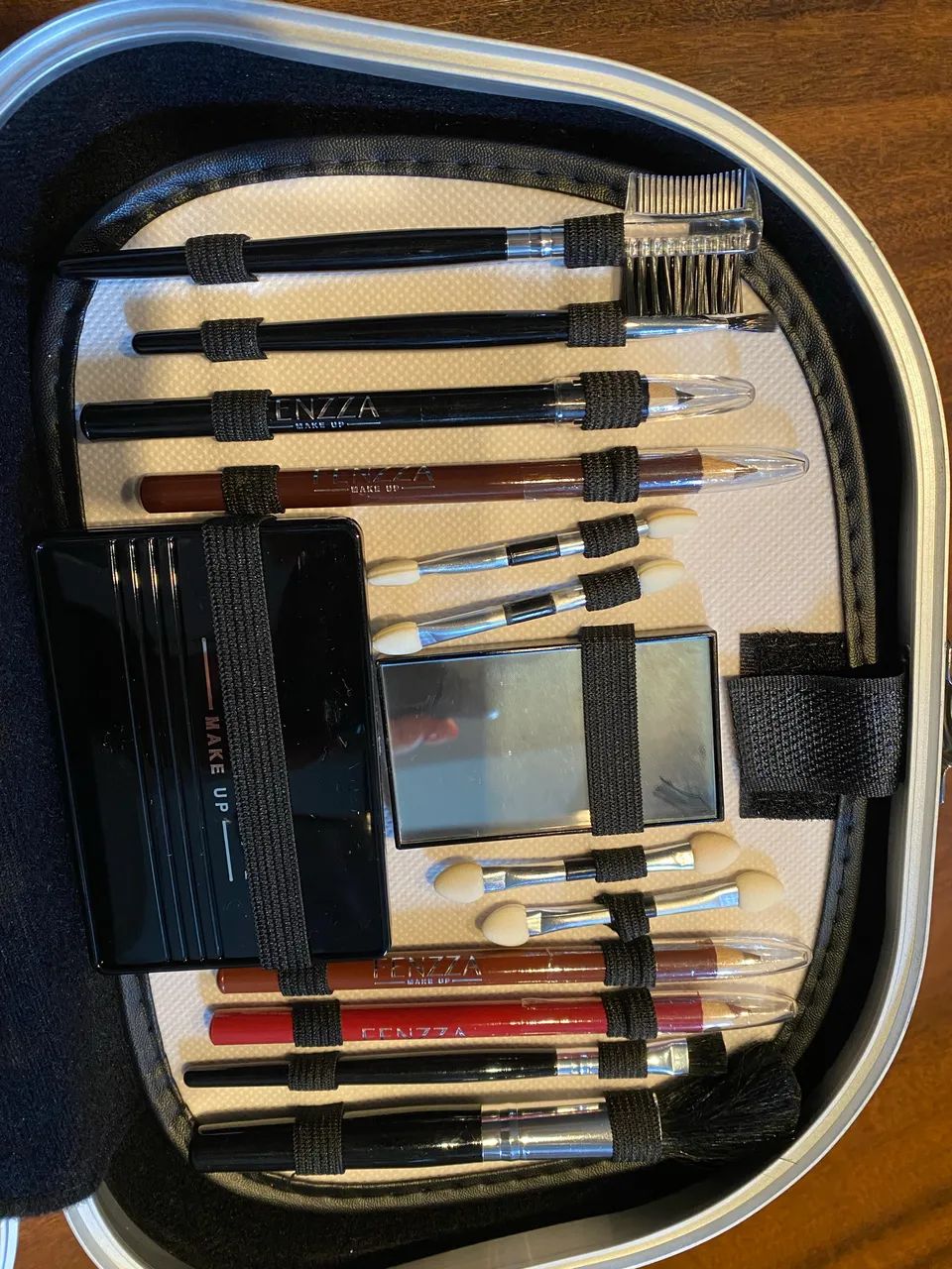 Bolsa com maquiagem nova  - Foto 2