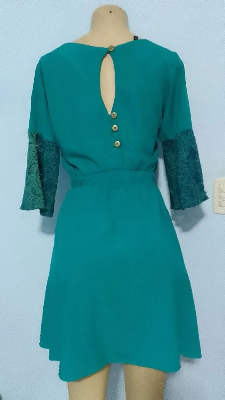 Vestido verde de manga com renda tam P - Foto 2