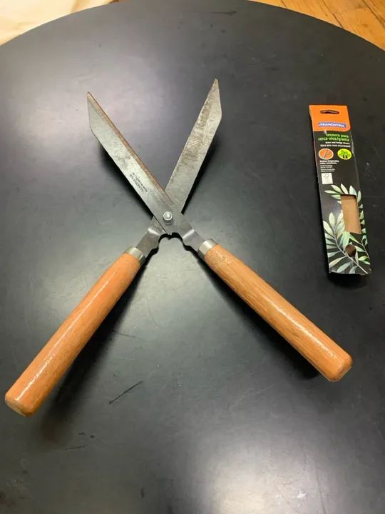 Tesoura de poda Tramontina para grama e arbustos - Foto 4