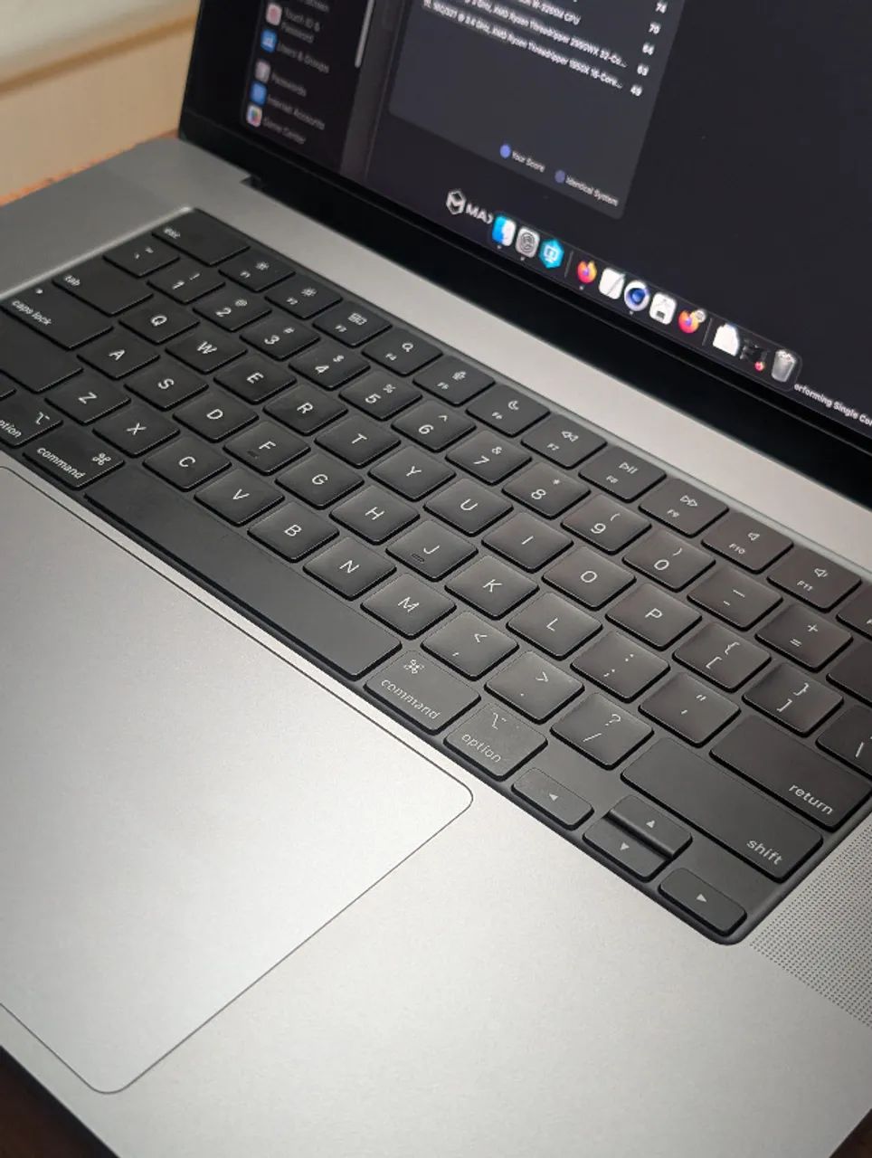 MacBook Pro 16 Polegadas (2023) - M2 Pro, 16GB, 512GB - Pouco uso