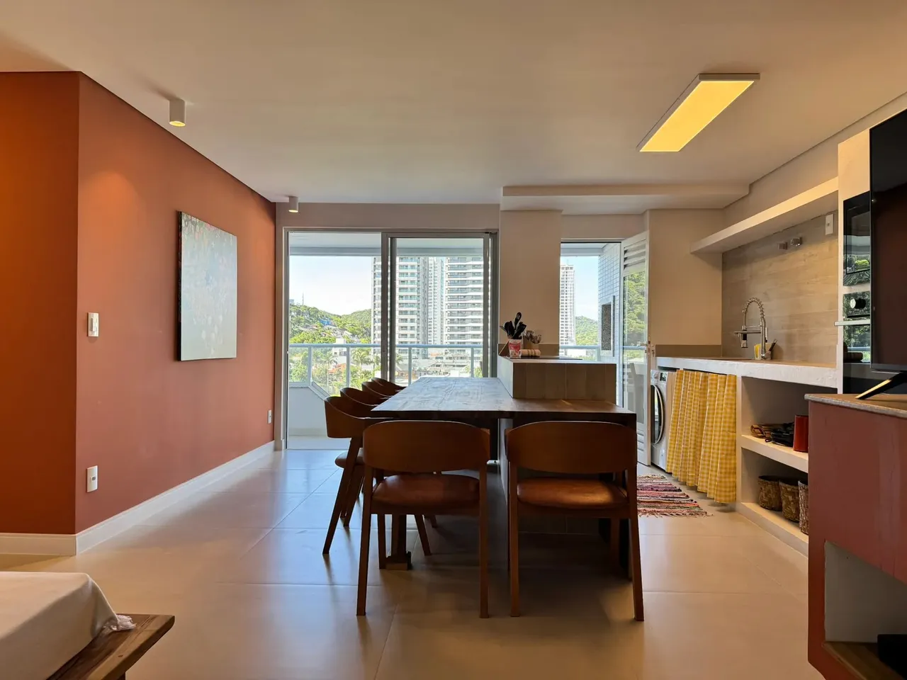 MOBILIADO DECORADO E EQUIPADO - PRAIA BRAVA - ITAJAÍ/SC