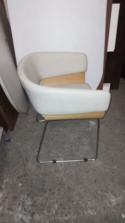 Cadeira de couro fixa - Foto 2