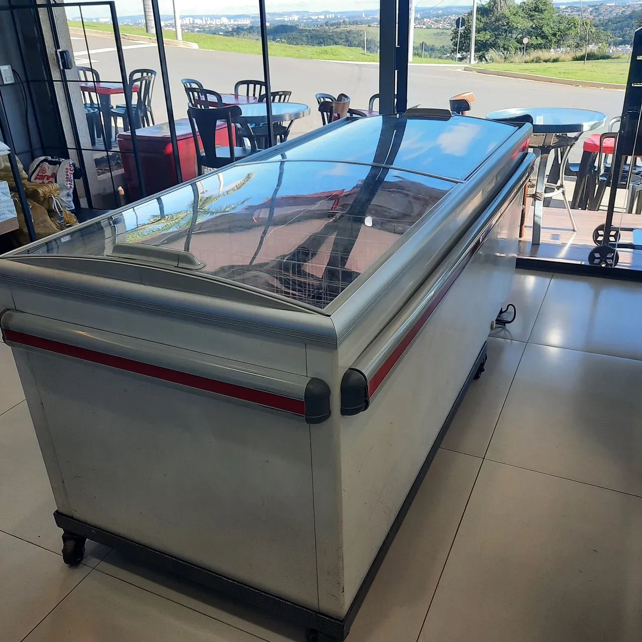 Expositor Ilha para Comércio Metalfrio modelo HS200B 