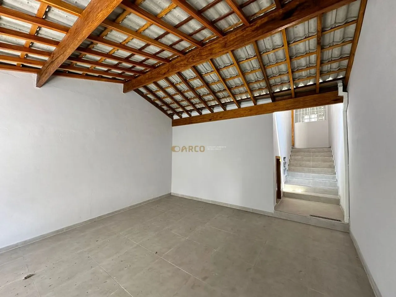 Casa Reformada - 2 Dormitorios - 100m² - Prox ao Shopping Oriente - Avalia Permuta