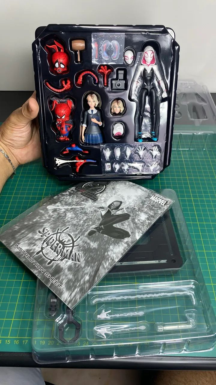 SV Action Spider Gwen & Spider Han Spider Man Into the Spider