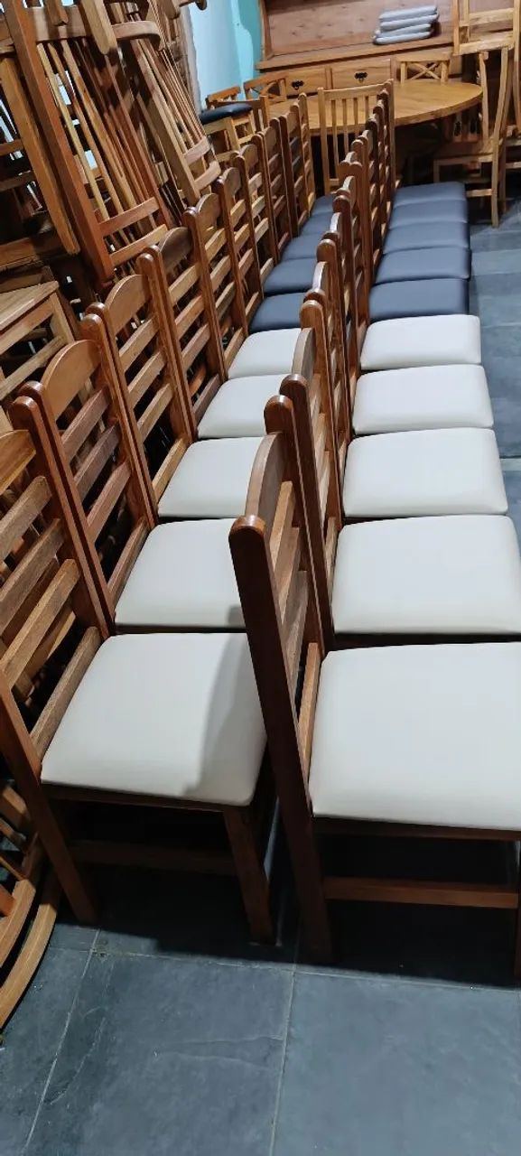 Cadeiras estofadas assento no courvin e madeira maciça $ 220,00 cada - Foto 5