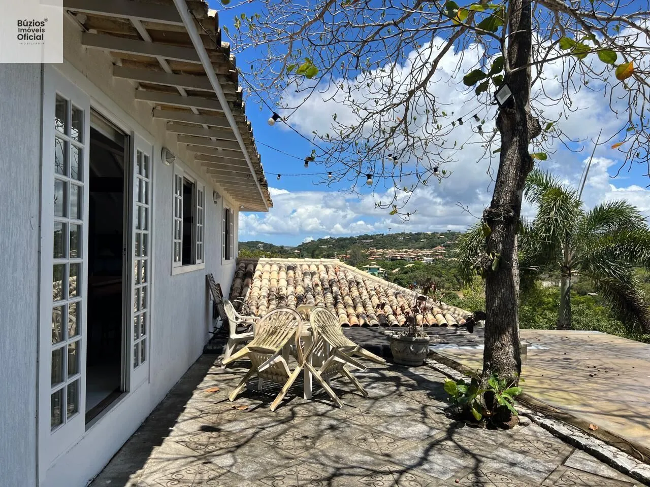 Casa Chalé em condomínio a 400 metros da praia da Ferradura / Búzios