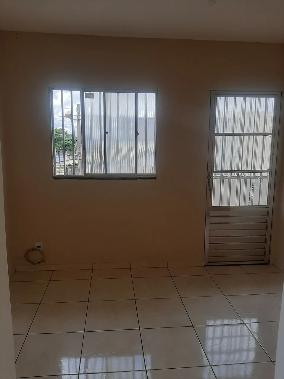 Alugo apartamento de 2 qts sem garagem no RF2 e casa de 3 qts na ceilandia norte.