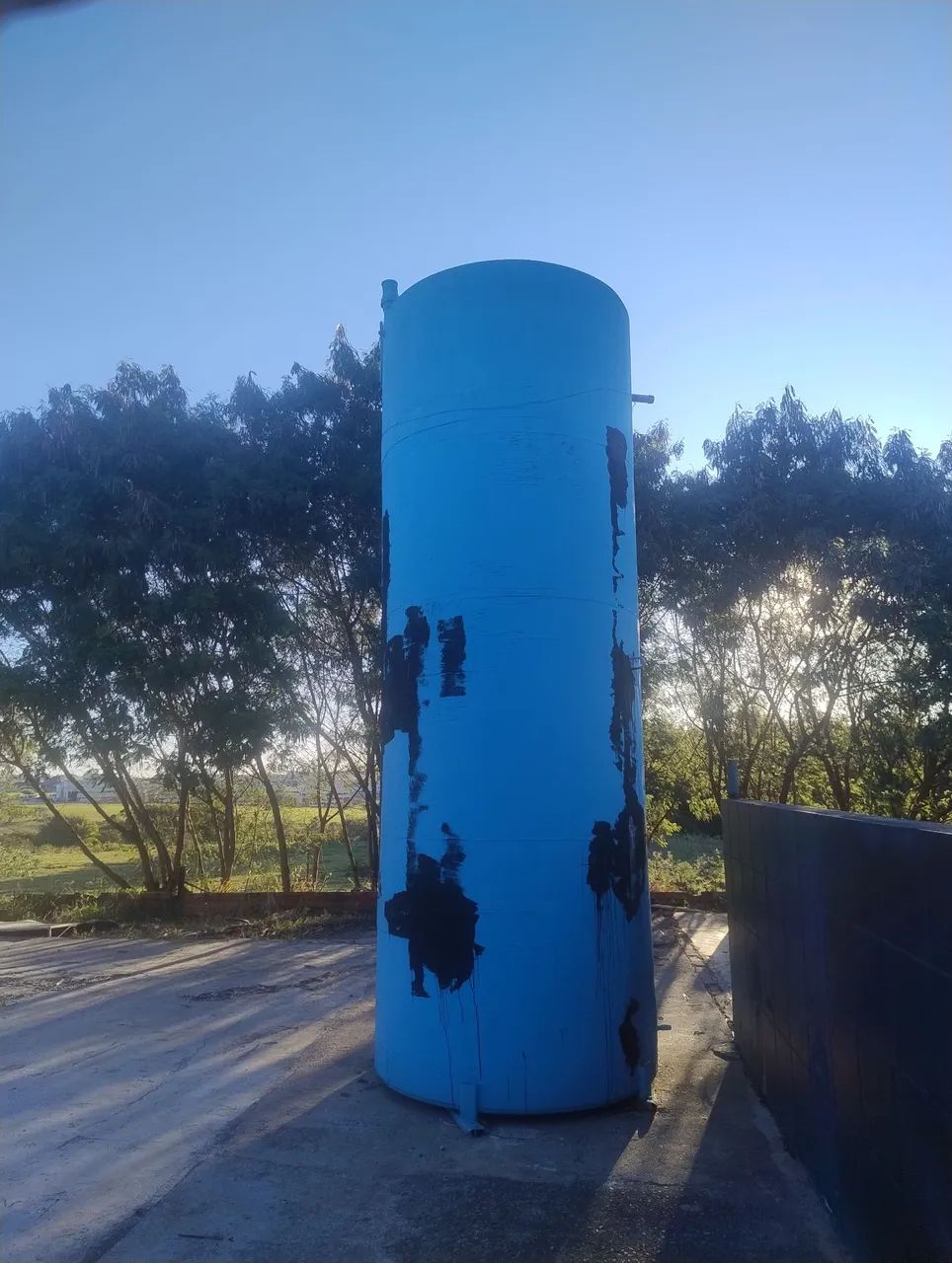 Tanque industrial azul