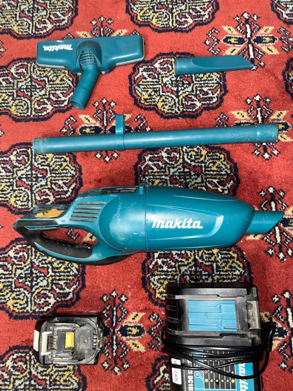 Makita - Bateria Recarregável + Acessórios
