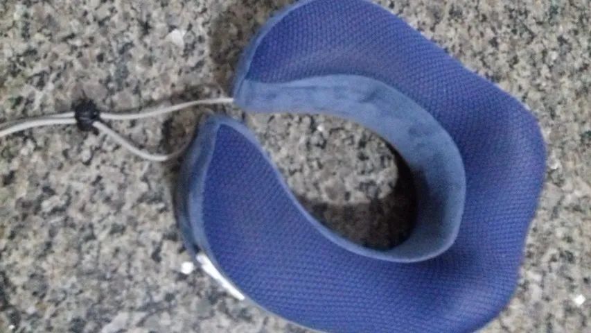 Travesseiro de  pescoço com massageador - Foto 2
