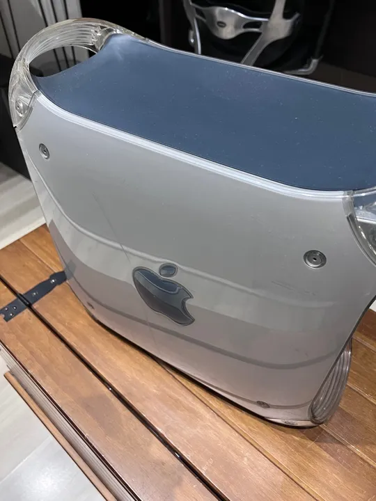 Apple PowerMac G4 - modelo 2001 - Gabinete já com modificação e vazio.