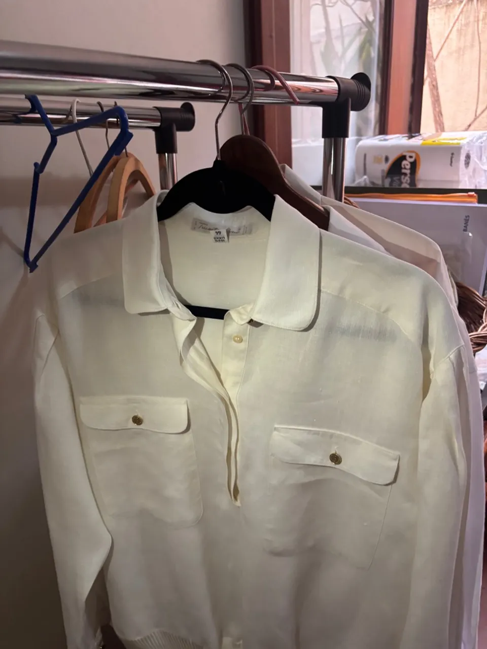 Camisa Feminina Branca com Bolsos