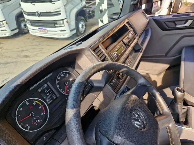vw 11-180 Prime Delivery C/Baú com Plataforma Hidráulica - Foto 11