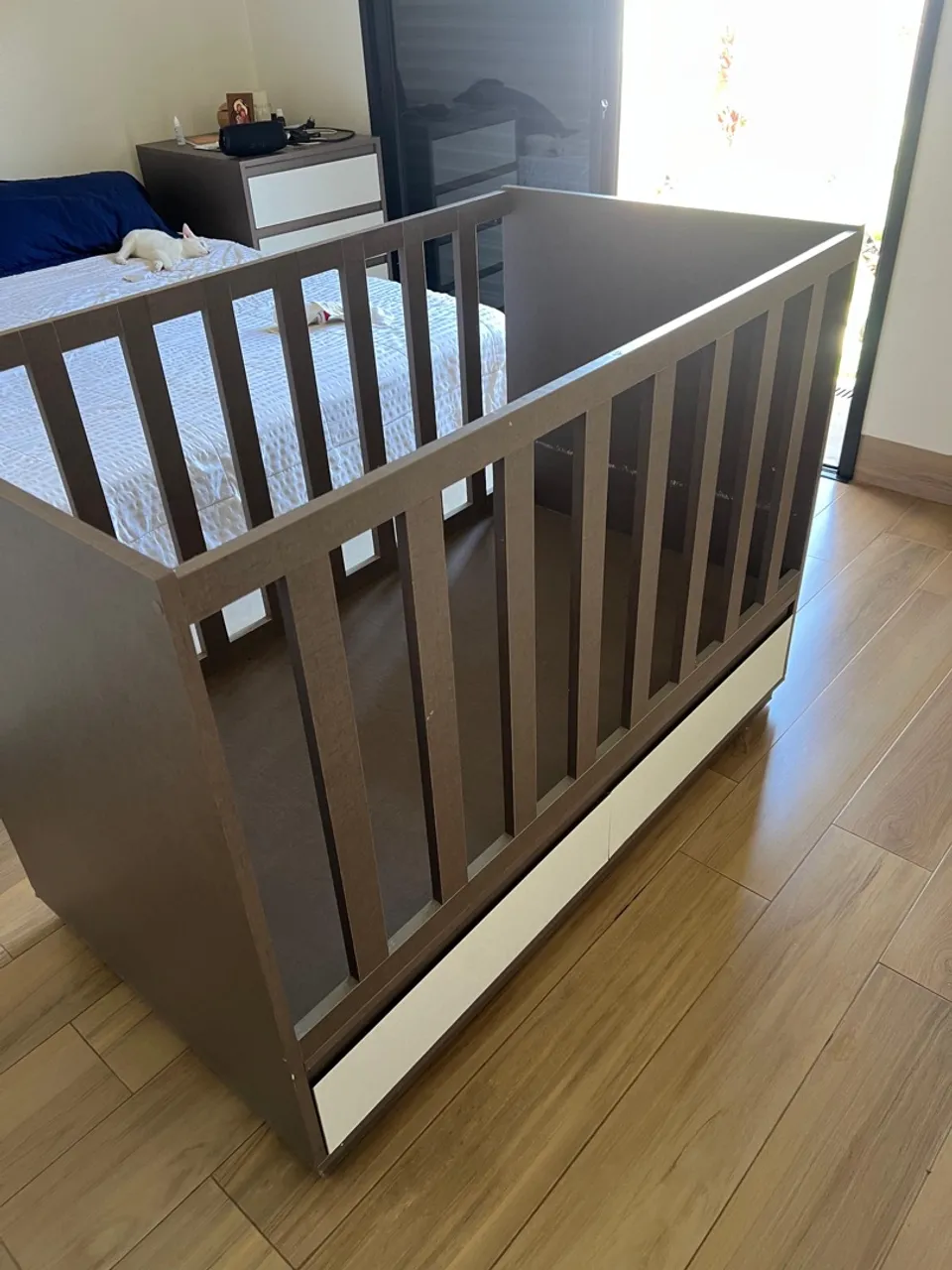 Berço de Madeira com Design Moderno