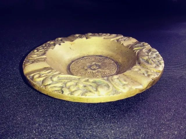 Cinzeiro antigo em bronze maciço 11cm diâmetro - Foto 3