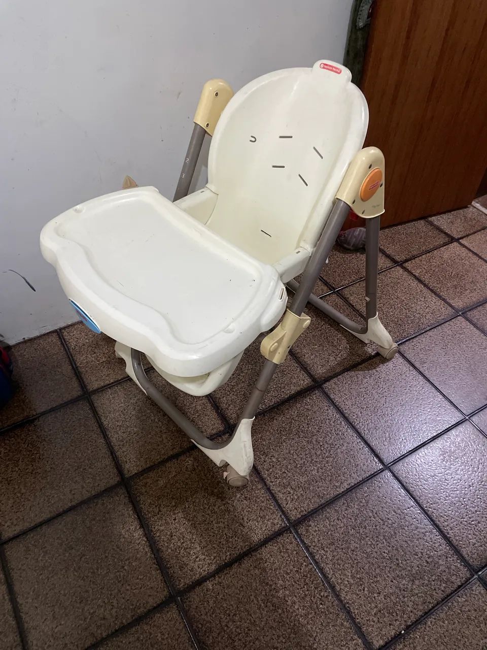 Cadeira de Alimentação de Bebê Usada em Bom Estado