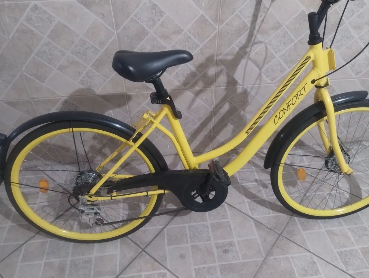Bicicleta aro 26 perfeito estado e com marcha e pouco uso - Foto 4