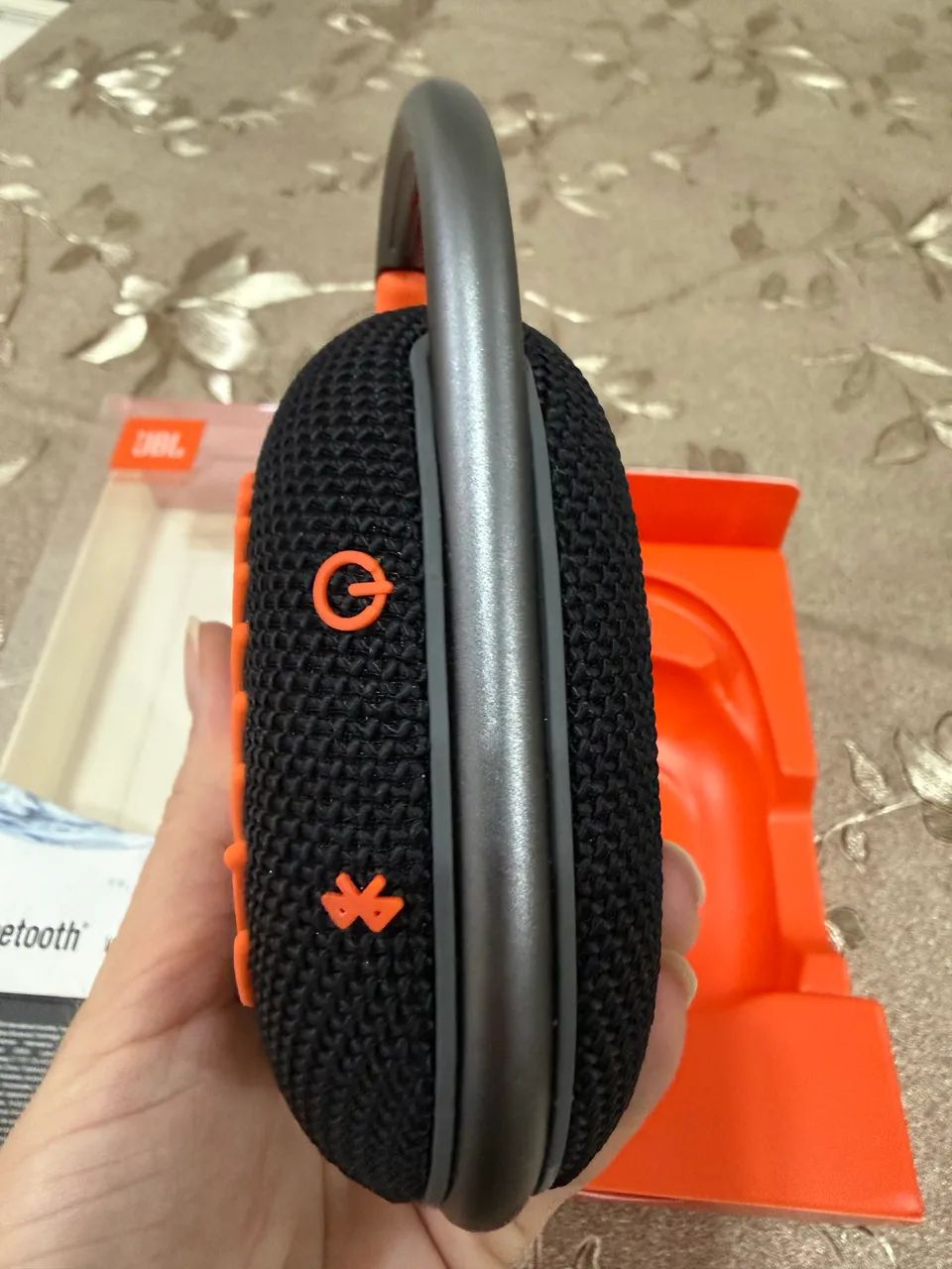 Caixa de Som JBL - Clip 4 - Preto e Laranja - Foto 4