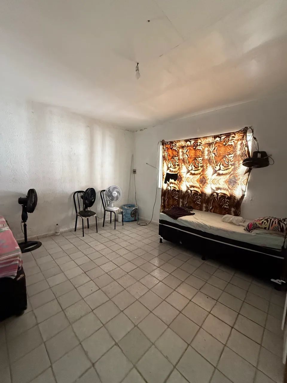 Vendo casa ampla ideal para comércio ou moradia  - Foto 3