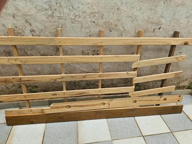 Cama de solteiro -- (Obs.: Longarina lateral quebrada) - Foto 4