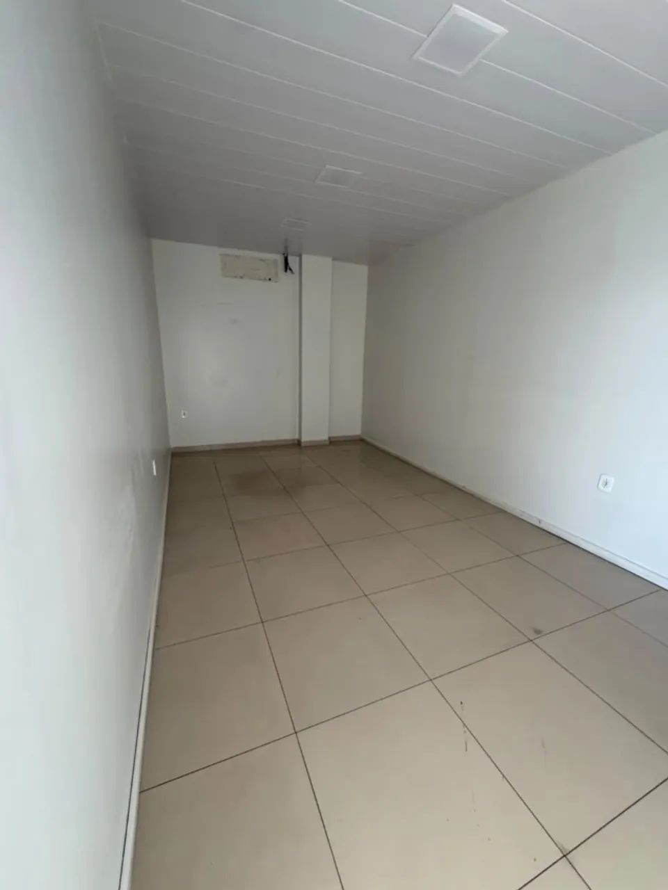 Alugo - Prédio Comercial com aproximadamente 750m² - Foto 2