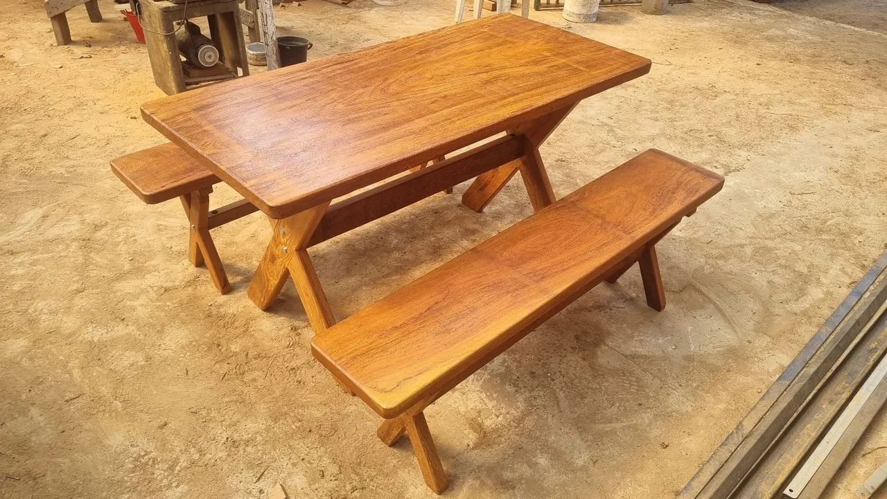 Mesa Rústica com 2 Bancos