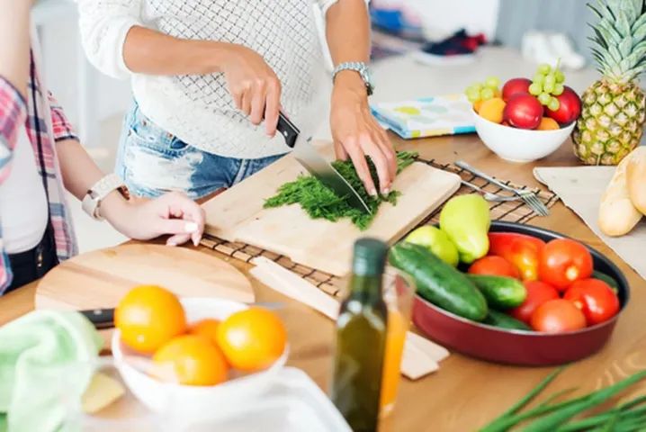 Contratação de Doméstica/Cozinheira