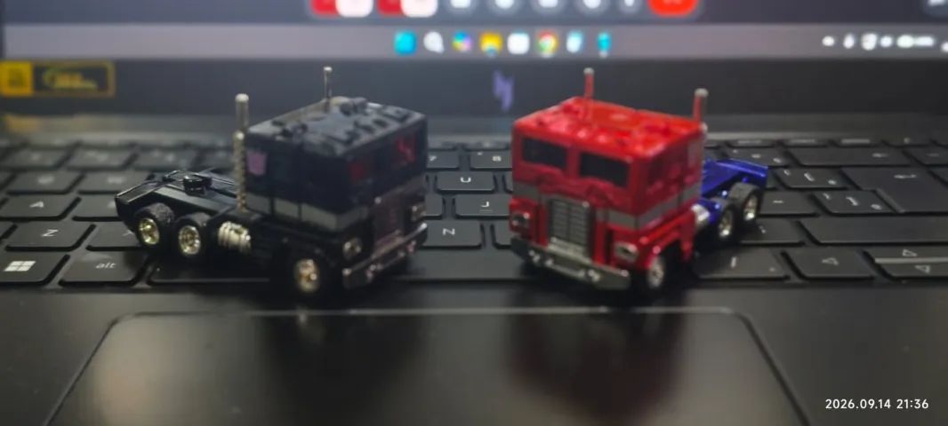 Dupla - Hot Wheels Transformers - Optimus Prime + Nemesis Prime - Foto 2