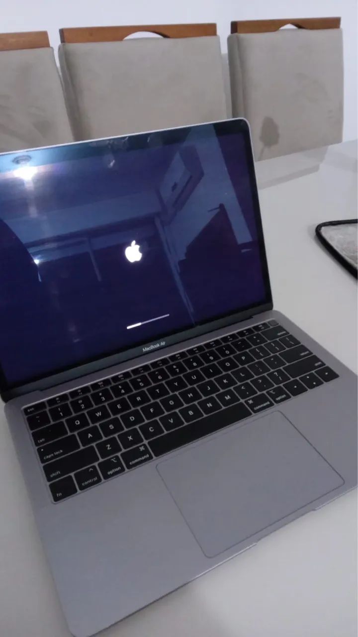 MacBook Air 2019 i5 - 8GB/256GB + Case + Mouse | Excelente estado
