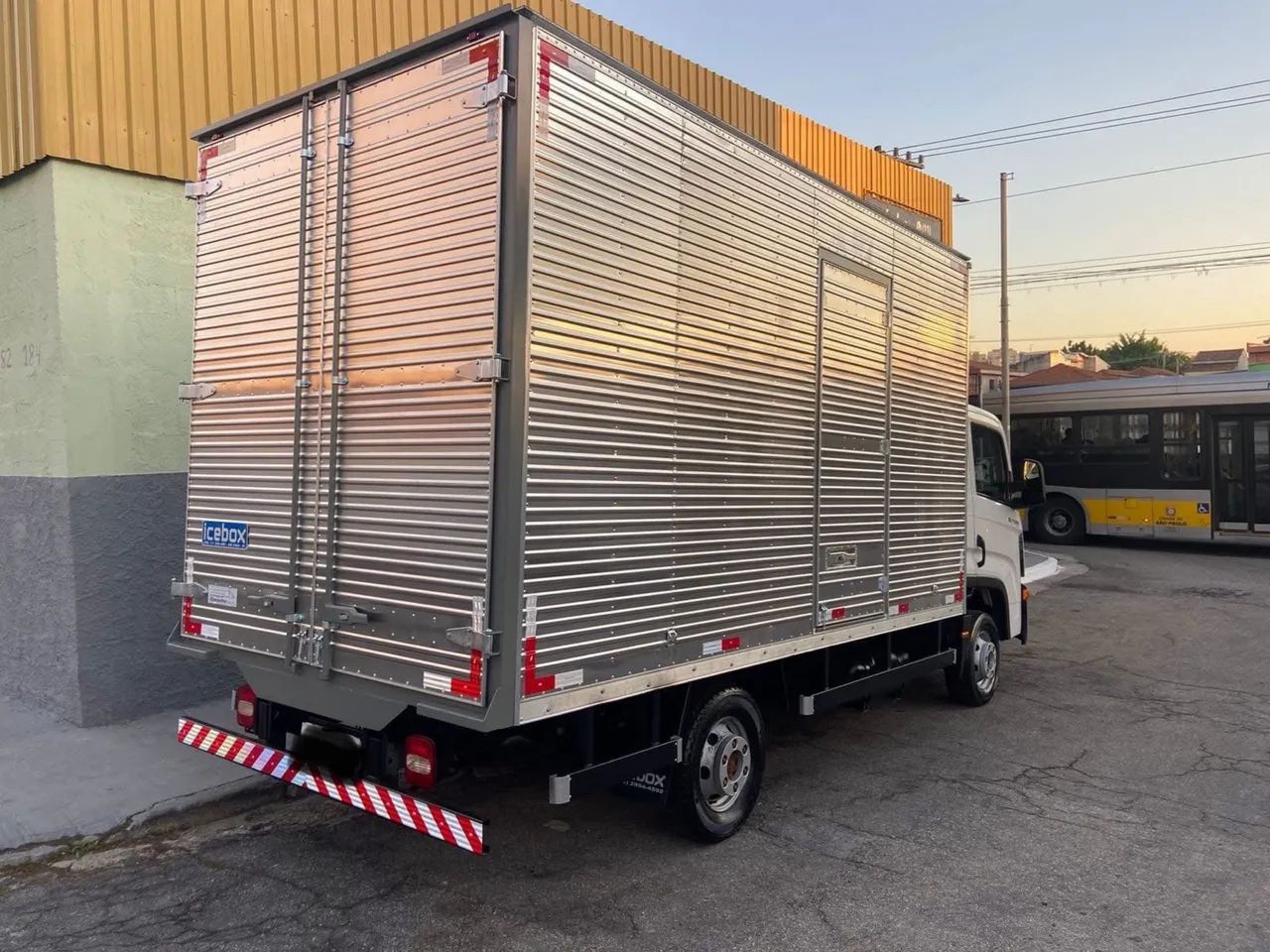 VW Delivery Express Baú ano 2019 - Foto 3