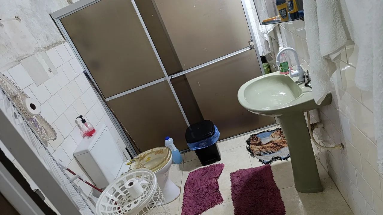 Aluga-se    < 1.300.  Ou  vende