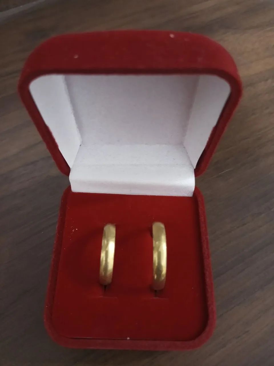 Vendo par de aliança de moeda antiga 200,00 usado só 2 semanas 