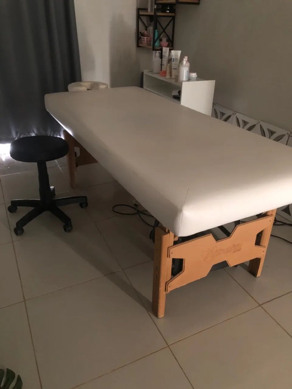 Maçã em madeira + mocho