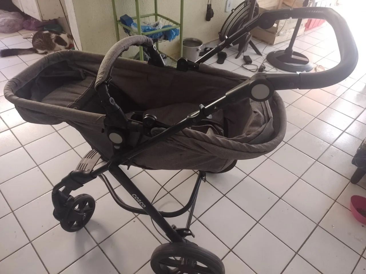 Vendo carrinho de bebê  200 menor preço 