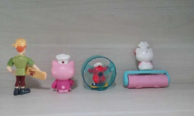  Bonecos Hello Kit , Disney e Scooby Doo  Combo 4 peças - Originais  de Coleção  - Foto 2