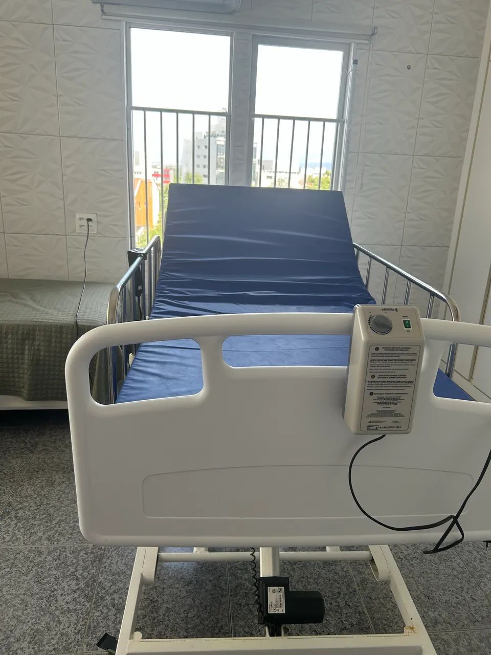 Cama Hospitalar Elétrica Seminova - Foto 2