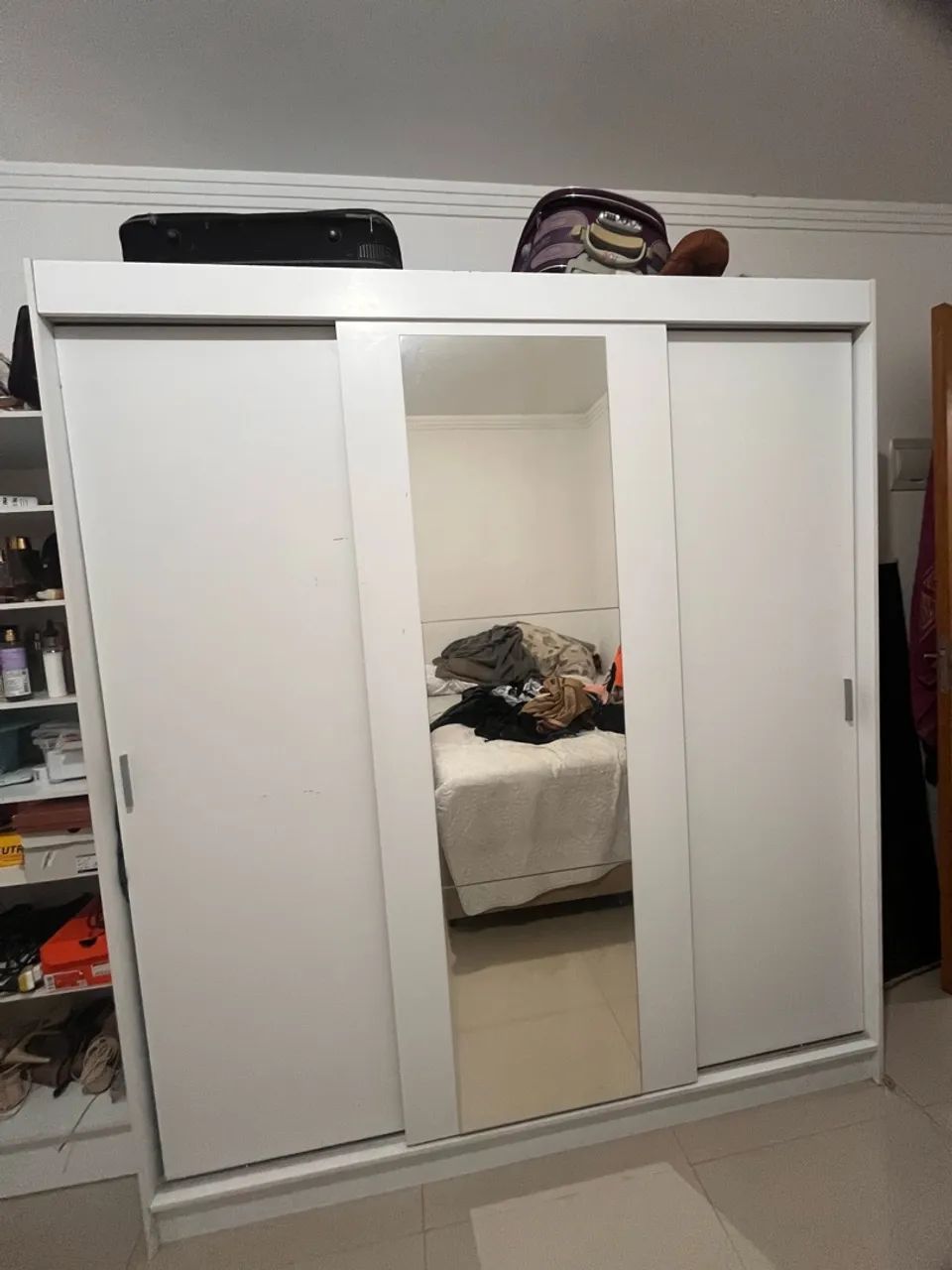 Vendo guarda roupa de correr com espelho 