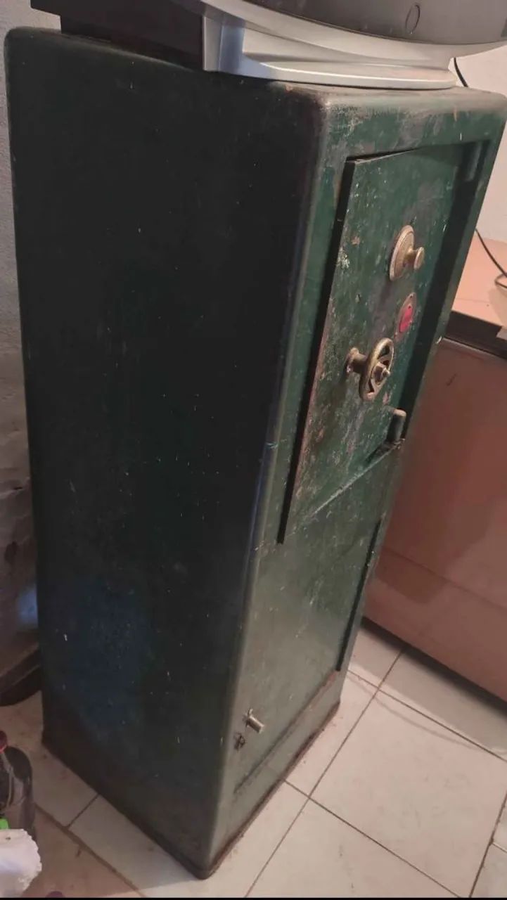 Cofre antigo maciço grande 130 altura funcional65579505486595125